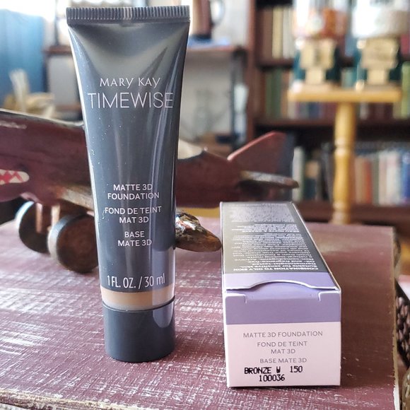 Bronze W 150 (Warm) Matte 3D Foundation - Combo-to-Oily Skin TimeWise…Mary Kay - Picture 1 of 5